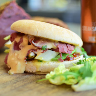Pastrami-Burger mit Dagobertshäuser Spargelragout 0